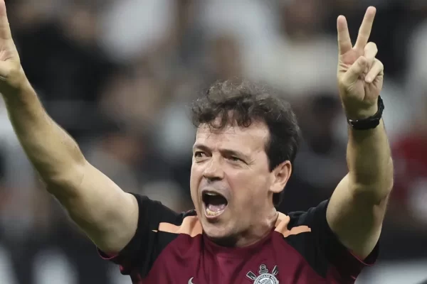 Corinthians enfrenta Vitória com desfalques e Diniz desenha time