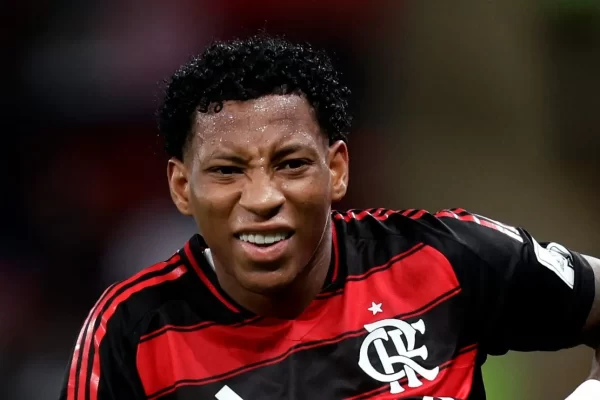 Plata quase marca e Flamengo pressiona Cusco na altitude