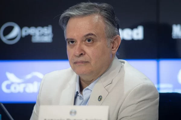 Vice do Grêmio pede força da torcida: “Hora de retomar o rumo”