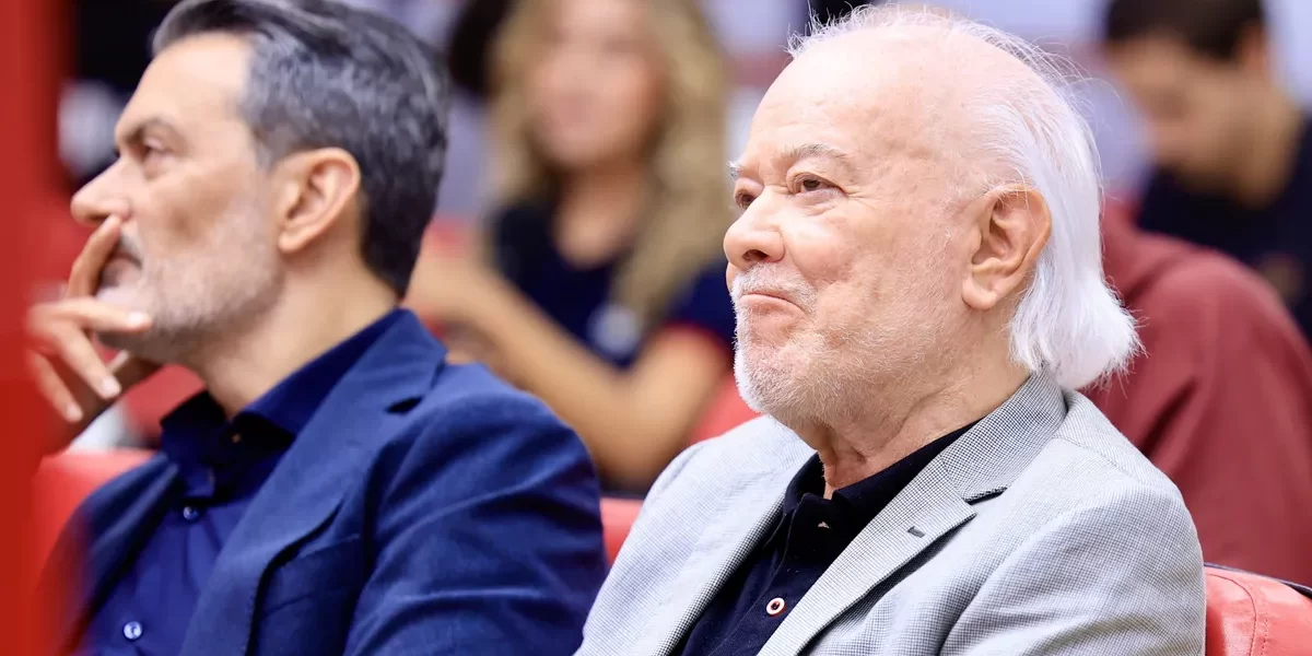 Crise no São Paulo: Organizada cobra Massis e exige cabeça de Rui Costa