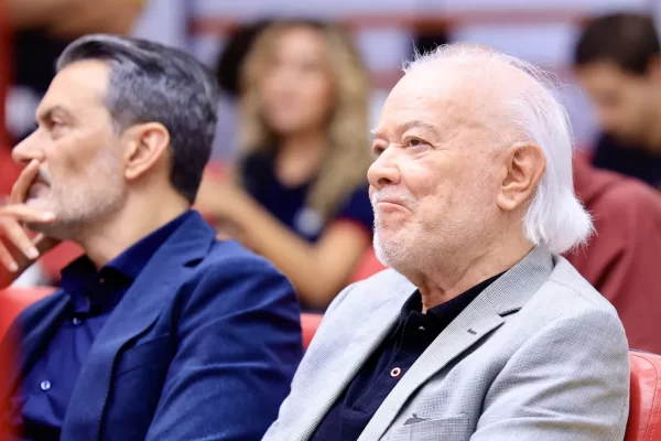 Crise no São Paulo: Organizada cobra Massis e exige cabeça de Rui Costa