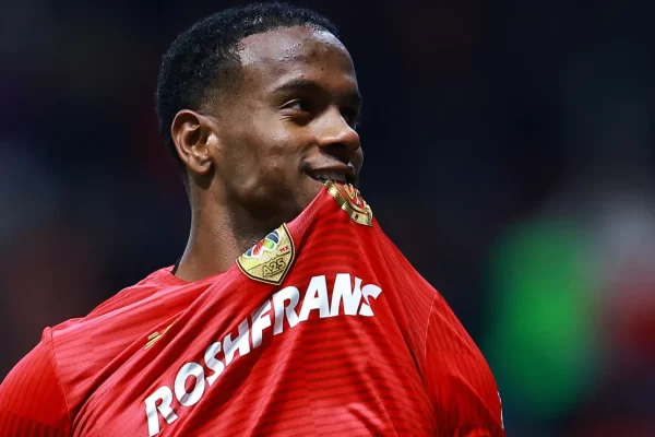 Helinho, do Toluca, supera Keny Arroyo em números no alvo do Cruzeiro