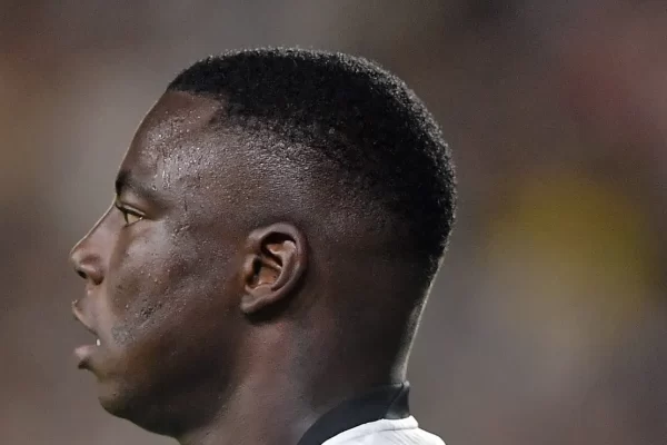 Hinestroza não engrena e preocupa o Vasco: adaptação é o problema