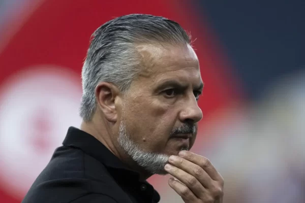 José Boto alfineta Abel Ferreira: “Muito choro” e rivalidade Flamengo x Palmeiras esquenta