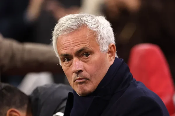 Mourinho coloca Brasil entre favoritos e cita Ancelotti como trunfo