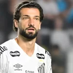 Lautaro Díaz vira dor de cabeça no Santos e Mattos já se arrepende da contratação
