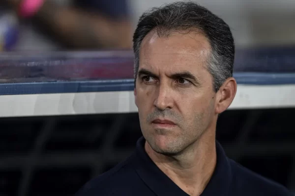 Léo Condé vê jogo contra o Cruzeiro como duelo direto no Z-4