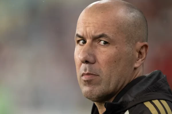 Flamengo com lista cheia: retorno de Saúl e Cebolinha força cortes