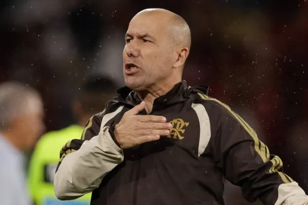 Jardim quebra protocolo de novo e libera elenco antes de Libertadores