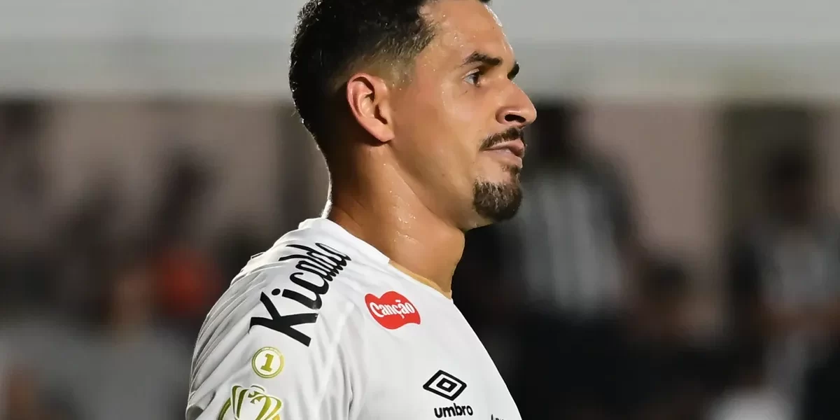 Lucas Veríssimo detona: “Falta finalização e time está fora de controle”