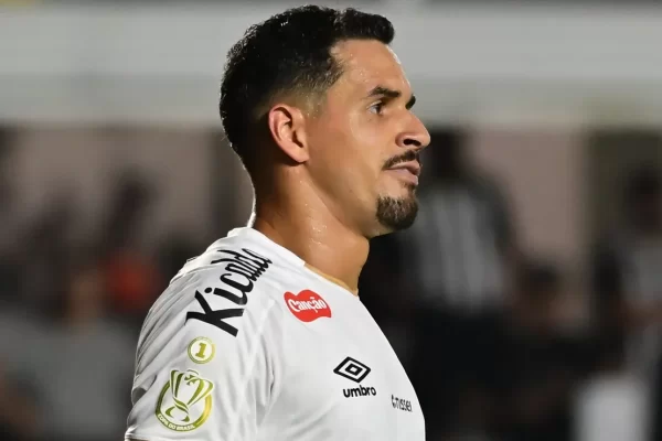 Lucas Veríssimo detona: “Falta finalização e time está fora de controle”