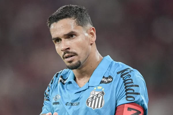 Veríssimo e Gustavo Henrique treinam; dupla não preocupa o Santos