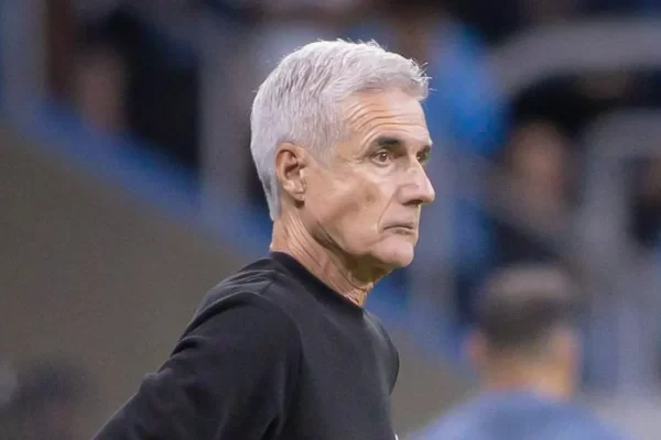 Erro de Castro custa vitória do Grêmio contra o Remo