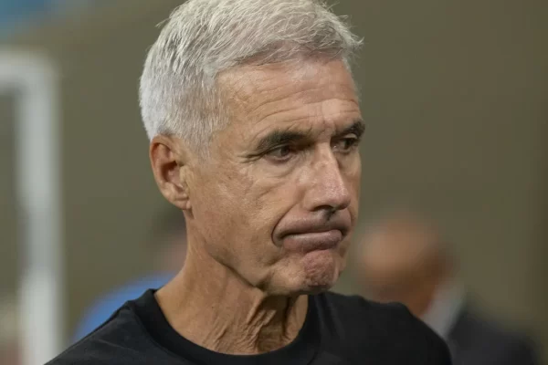 Grêmio Enfrenta Riestra com Quatro Baixas Importantes