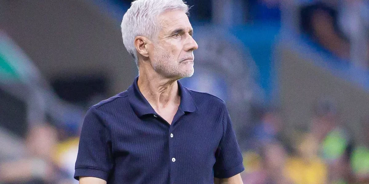 Expulsão polêmica: Luís Castro vê vermelho e deixa campo revoltado em Grêmio x Coritiba