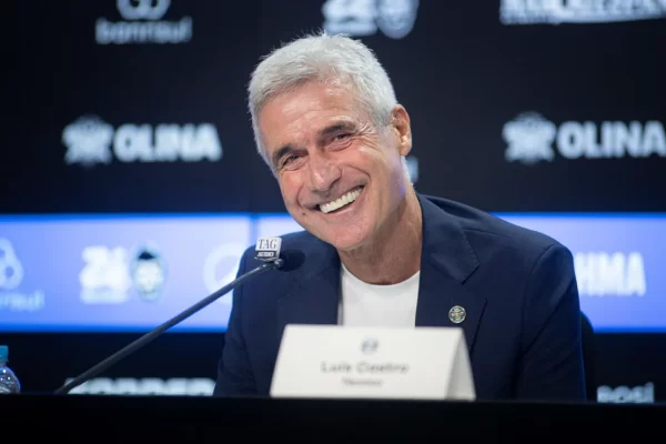 Grêmio vence, mas Castro expõe evolução e problemas do time