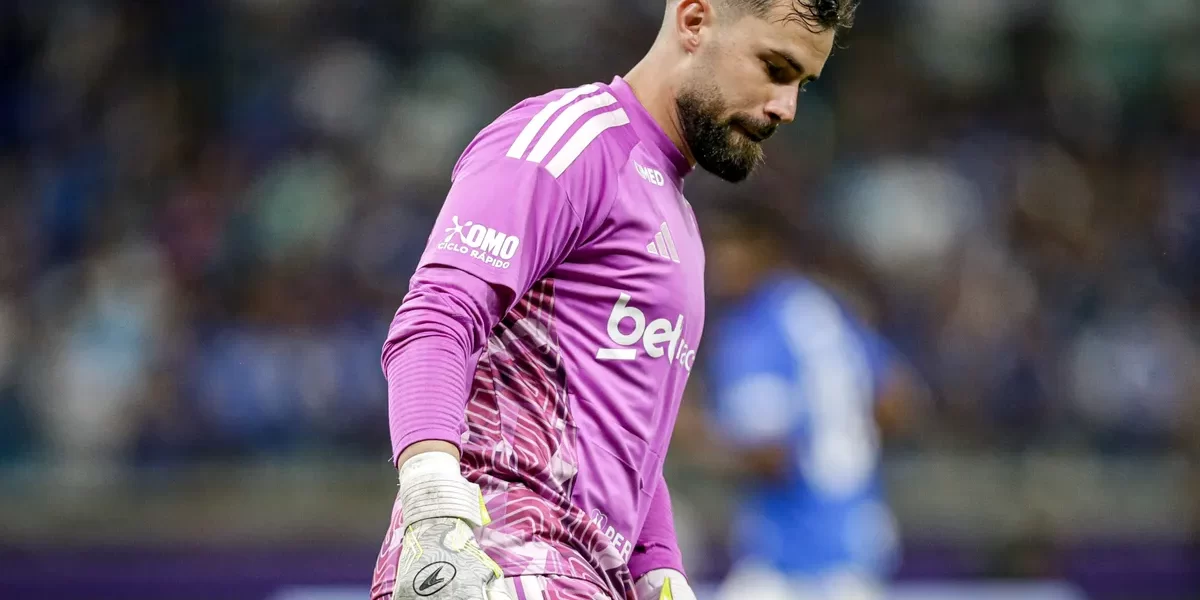 Gerson dá apoio a Matheus Cunha em momento marcante no Cruzeiro