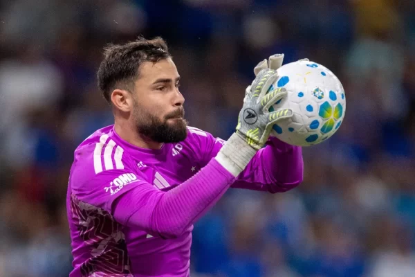 ESPN entra no debate: Matheus Cunha ou Otávio no gol do Cruzeiro?