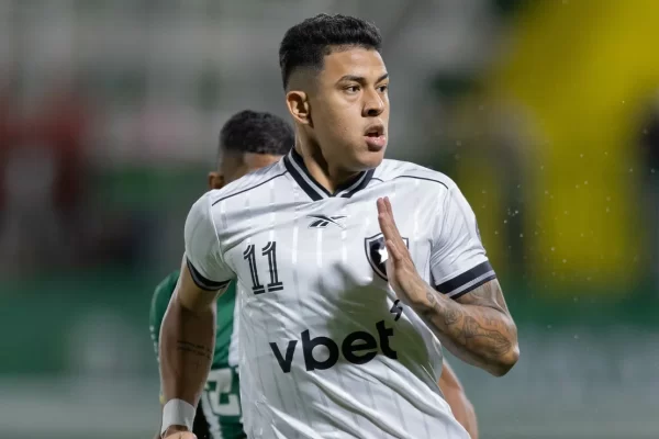Matheus Martins brilha com dois gols e recebe elogios no SporTV