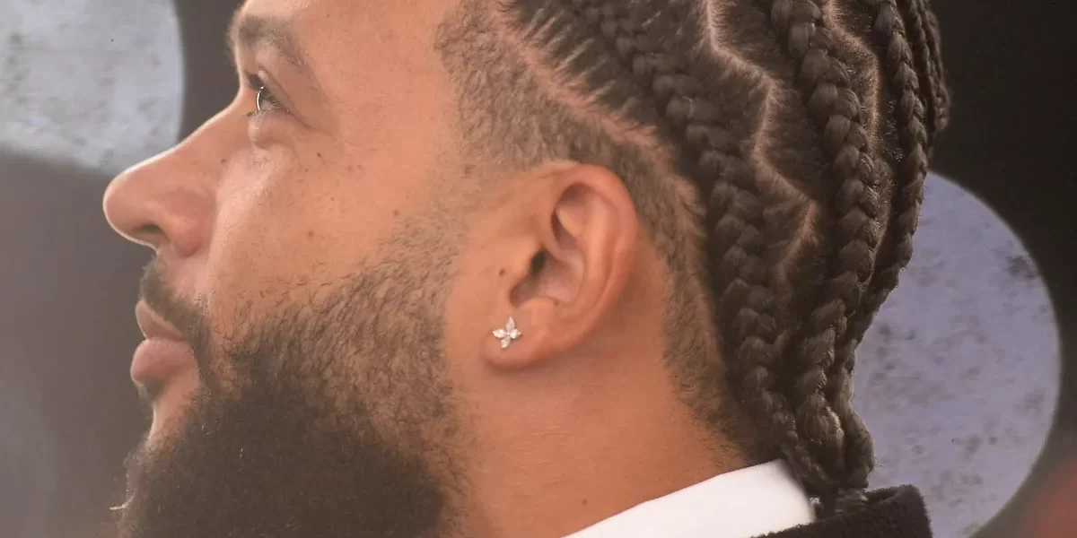 Renovação de Memphis Depay racha o Corinthians ao meio