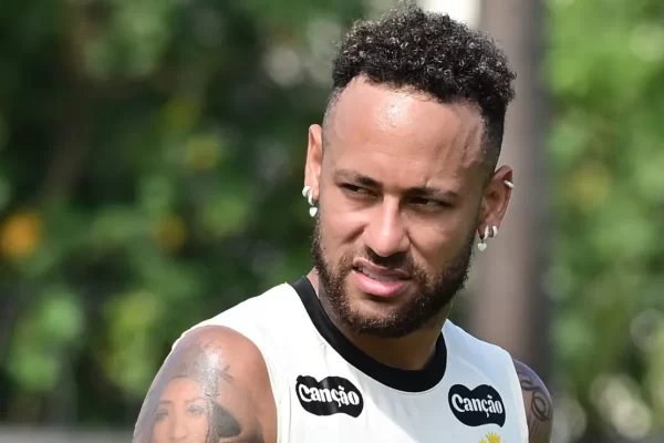 Neymar divide elenco do Santos: postura irrita e camisa 10 perde espaço