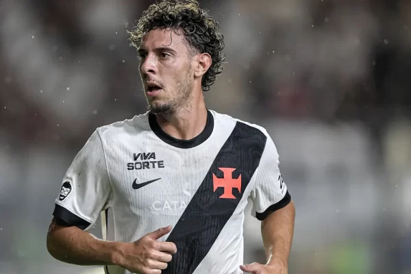 Nuno Moreira: Renato avalia nova chance ao atacante no Vasco