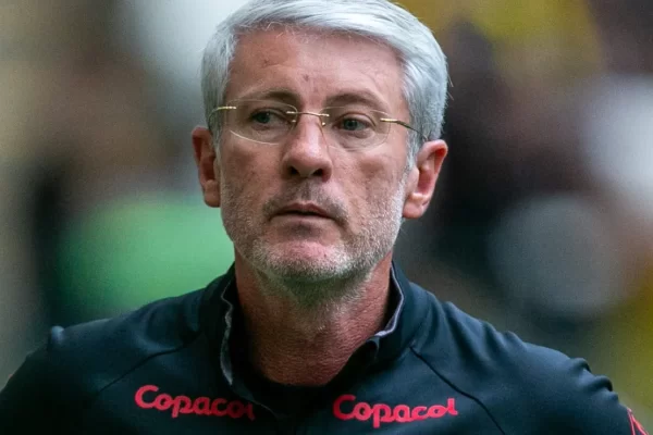 Odair Hellmann elogia força física do Atlético-MG após vitória