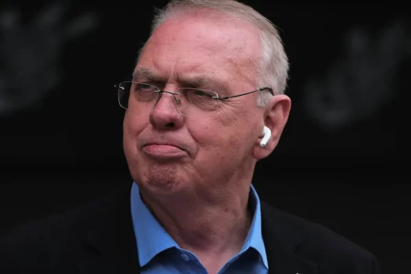 Corinthians evita transfer ban ao pagar dívida milionária