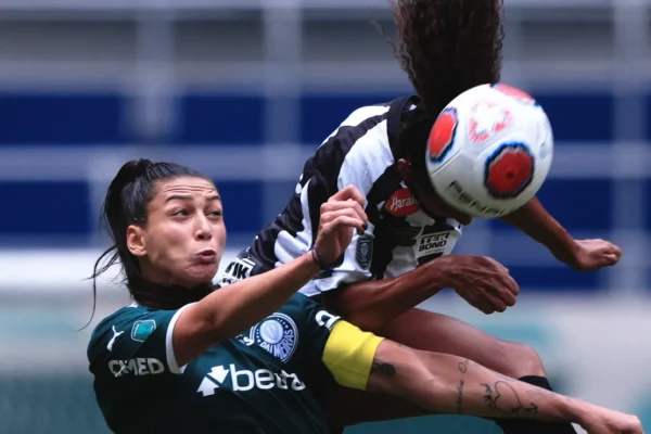 Palmeiras e Santos empatam, Corinthians dispara na liderança do Brasileirão