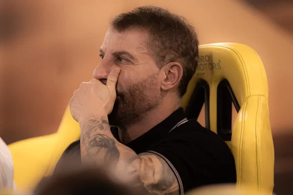 Vasco vai a julgamento no STJD por sinalizadores e falha na câmera de gol