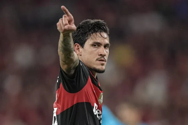 Pedro esmaga Larrosa nos números antes do Fla x Medellín