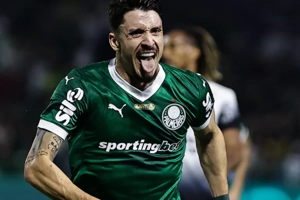 Palmeiras descarta contratação de lateral-esquerdo, aposta em Arthur