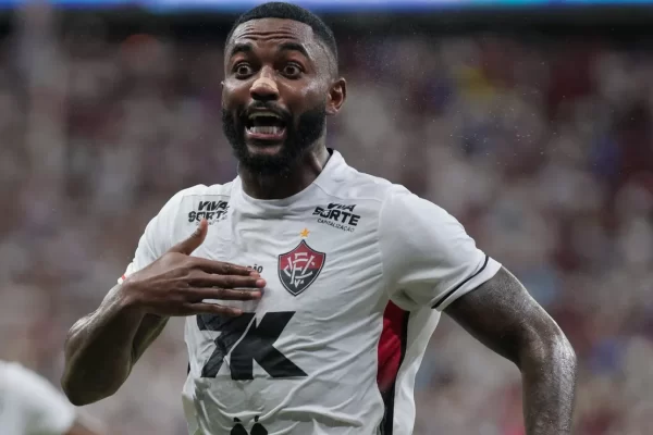 Inter vende Ramon ao Vitória por mais de R$ 5 milhões