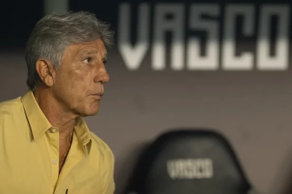 Renato Gaúcho não evita virada do Botafogo e Vasco cai em casa