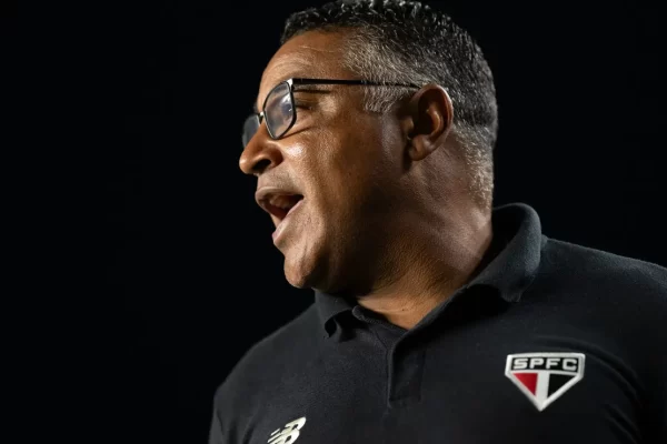 Roger Machado analisa derrota do São Paulo: ‘Dois tempos distintos’