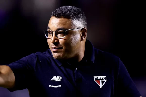 Roger Machado enfrenta pressão no São Paulo, mas mantém confiança