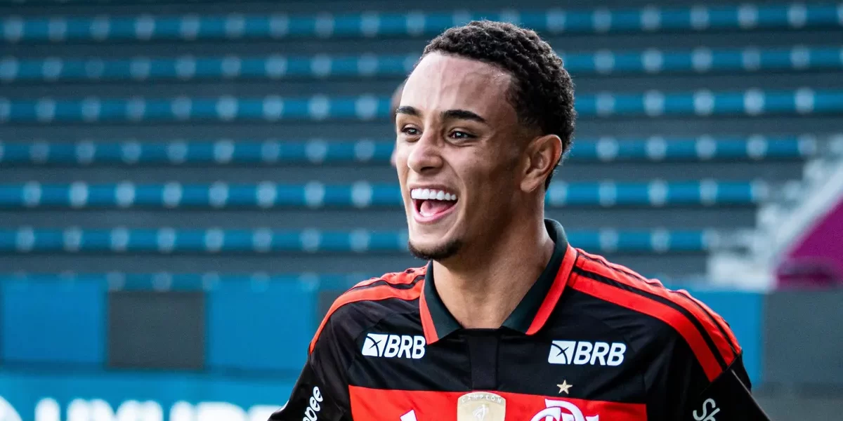 Flamengo age rápido: compra mais 20% de Ryan e corre para renovar