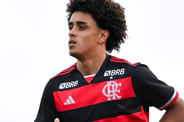 Futuro de Ryan Roberto no Flamengo: Palmeiras e Corinthians de olho