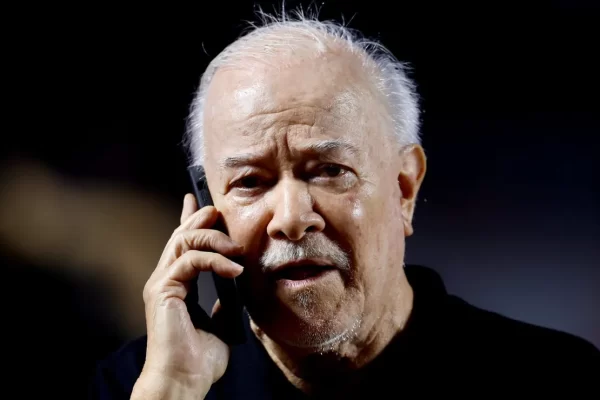 Presidente do São Paulo rebate torcida e fecha apoio total a Roger Machado