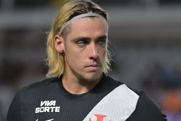 Spinelli diverge de Renato e isenta arbitragem na derrota do Vasco