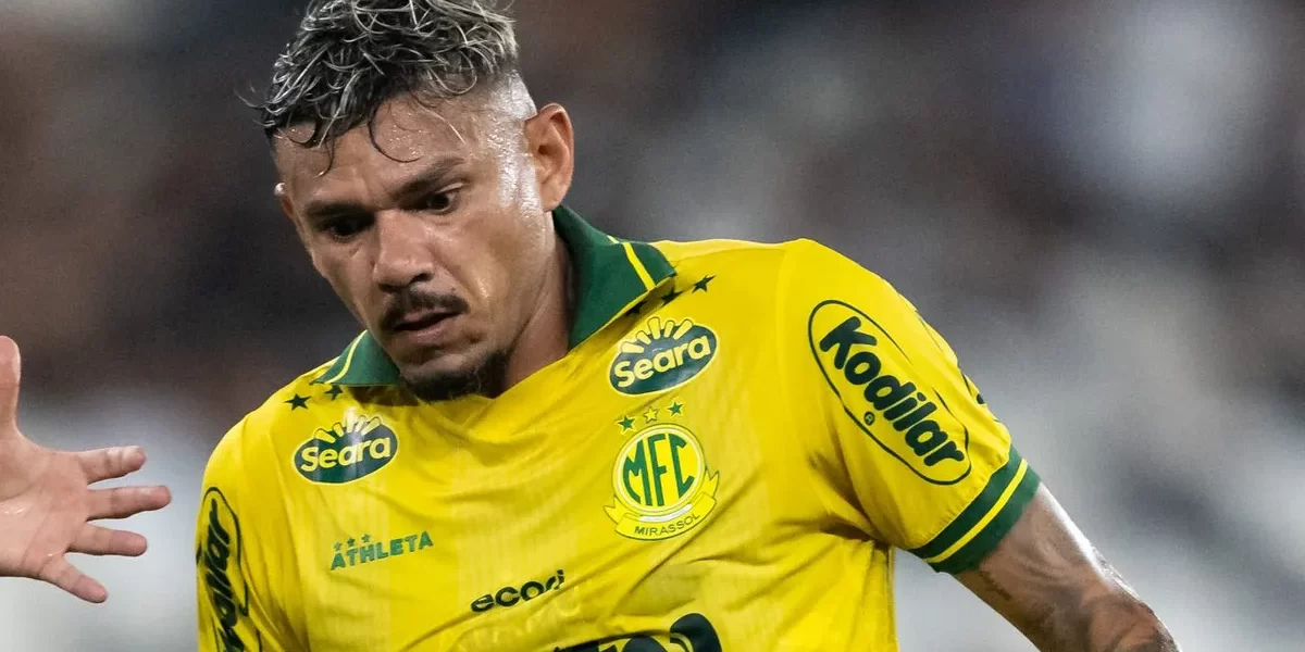 Torcida do Mirassol comemora saída de Tiquinho Soares em meio a crise