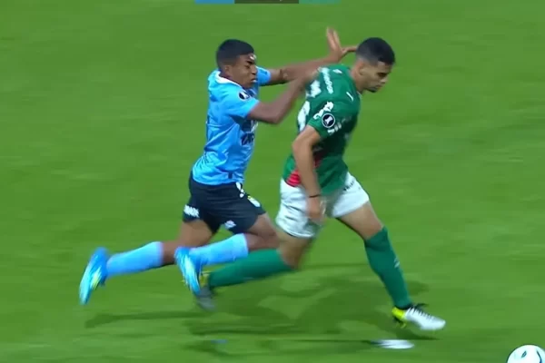 Conmebol libera áudio do VAR e confirma pênalti do Palmeiras
