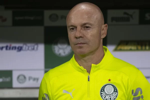 Auxiliar do Palmeiras alerta: desgaste por viagens “preocupa”