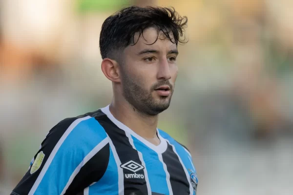 Villasanti perto de voltar: Grêmio projeta retorno do meia