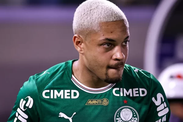 Palmeiras mantém cautela com Vitor Roque após retorno aos gramados