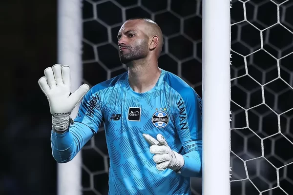Weverton falha contra ex-time e torcida do Palmeiras provoca: ‘Reparação histórica’