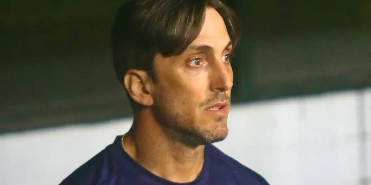 Zubeldía ironiza árbitro após gol anulado: ‘É um gênio’