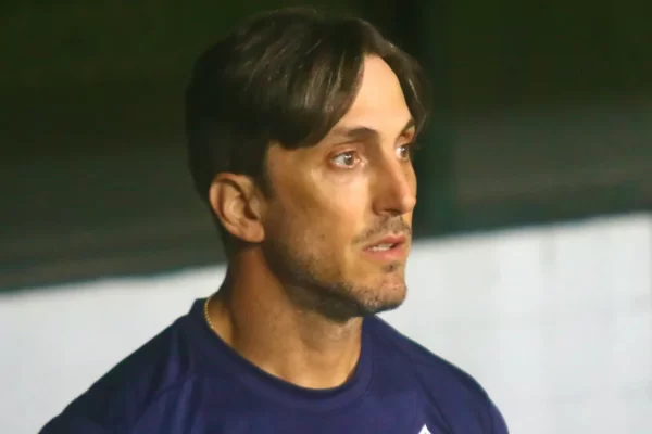 Zubeldía ironiza árbitro após gol anulado: ‘É um gênio’