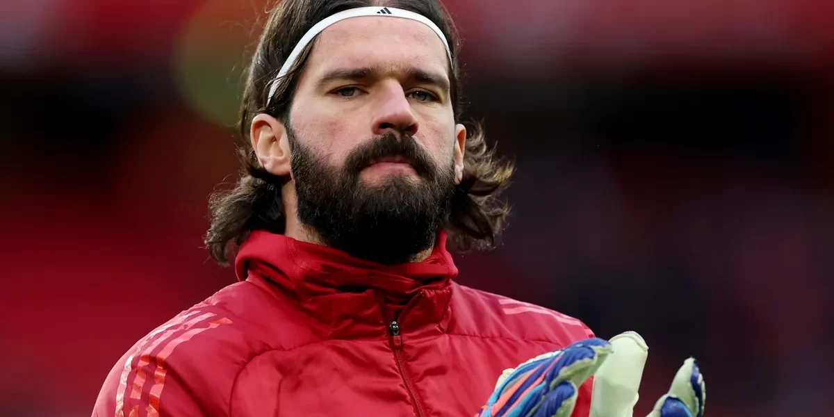 Futuro de Alisson na Europa é incerto e Inter de olho em retorno em 2027