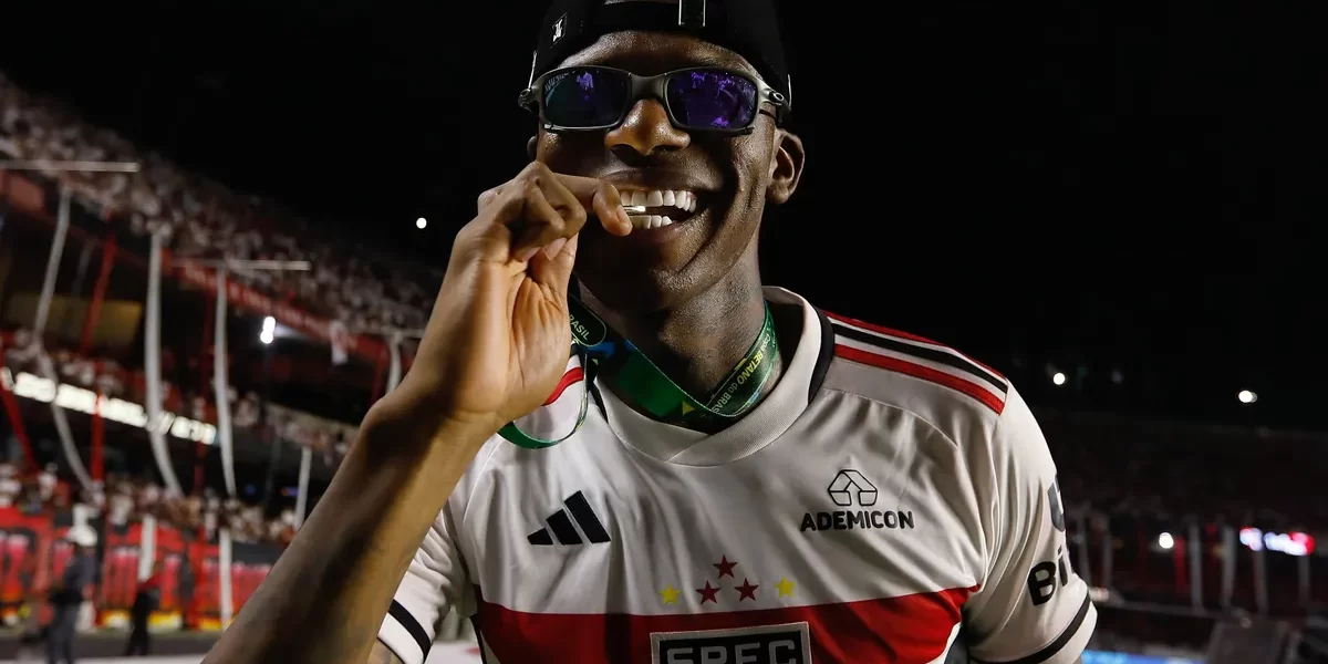 Vasco desiste de Arboleda: zagueiro é caro e gera polêmica no São Paulo